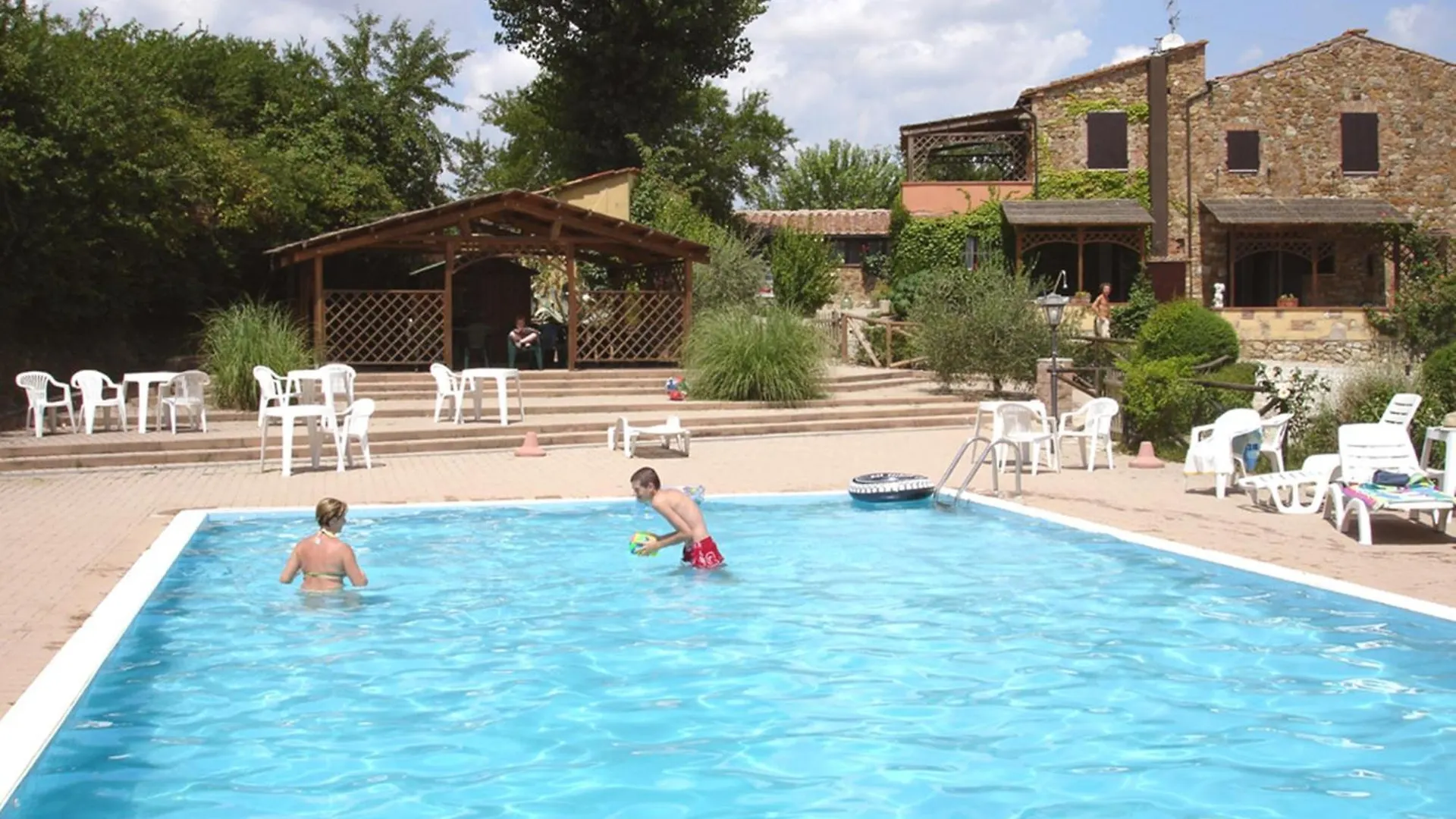 Ground Floor Apartment With Pool View Gazebo Pievescola